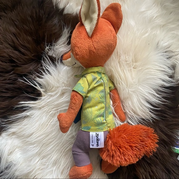 ZOOTOPIA Disney Nick Wilde Talking 11” Plush Fox - Picture 5 of 11